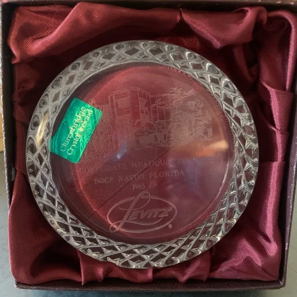 Fully HANDCRAFTED, Clarenbridge Crystal paper weight, IRELAND. Original box.
